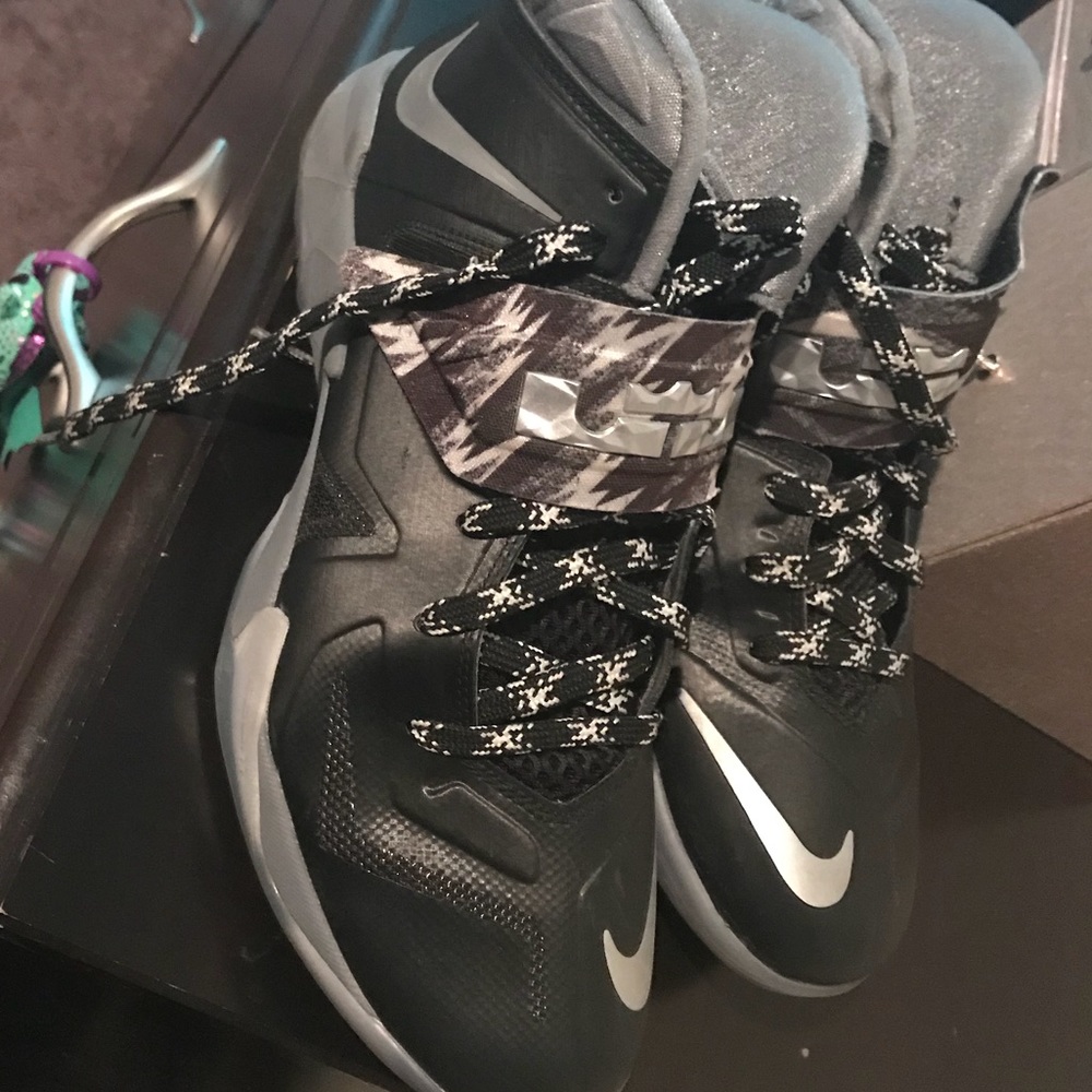 Men’s lebrons basketball shoes size 8